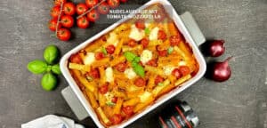 Nudelauflauf mit Tomate und Mozzarella