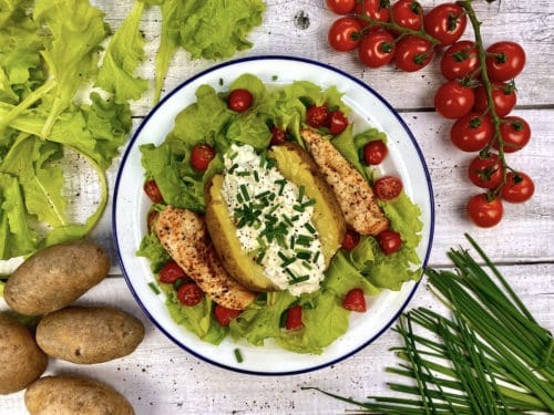 Ofenkartoffel mit Sour Cream und Hähnchen