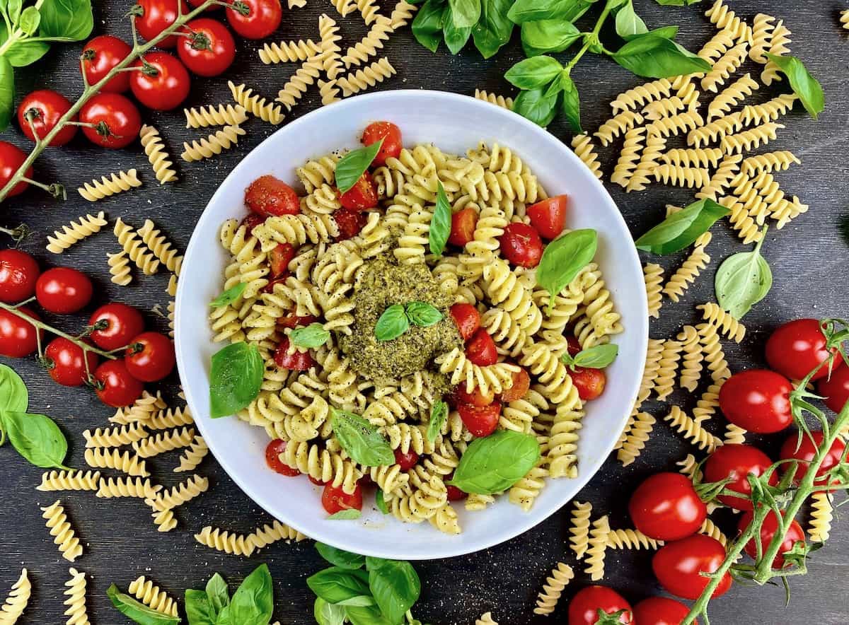 Pesto-Pasta mit Tomaten
