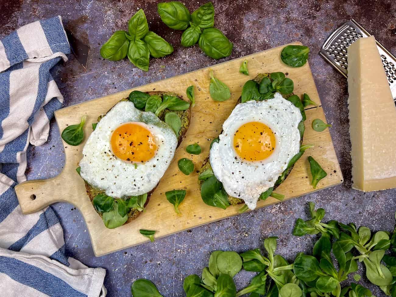 Pesto-Stullen mit Ei