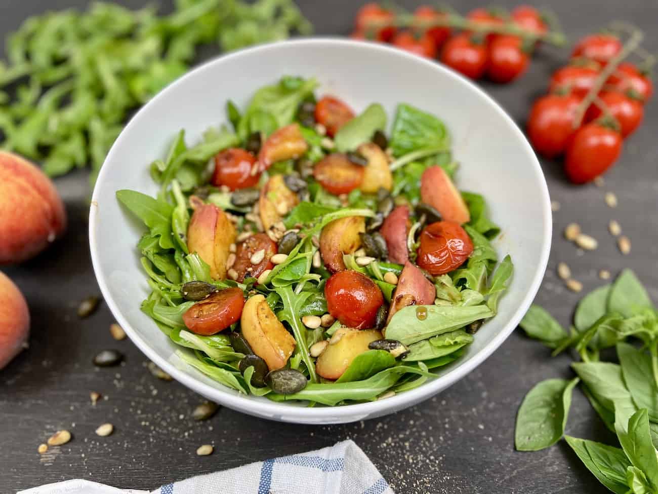 Pfirsich Salat mit Tomaten Pfirsich-Salat mit Tomaten