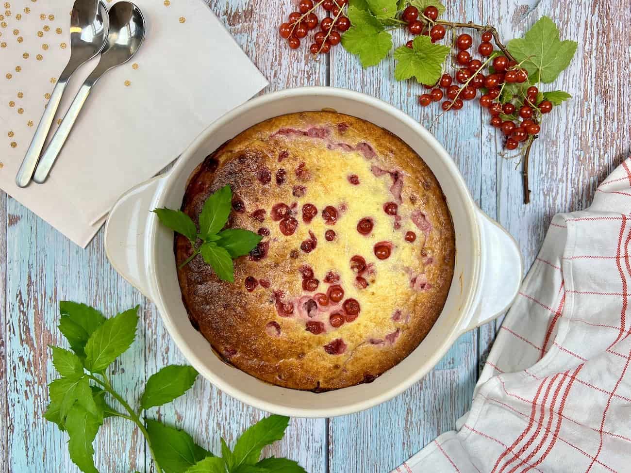 Proteinreicher Griessauflauf mit Johannisbeeren Proteinreicher Grießauflauf mit Johannisbeeren