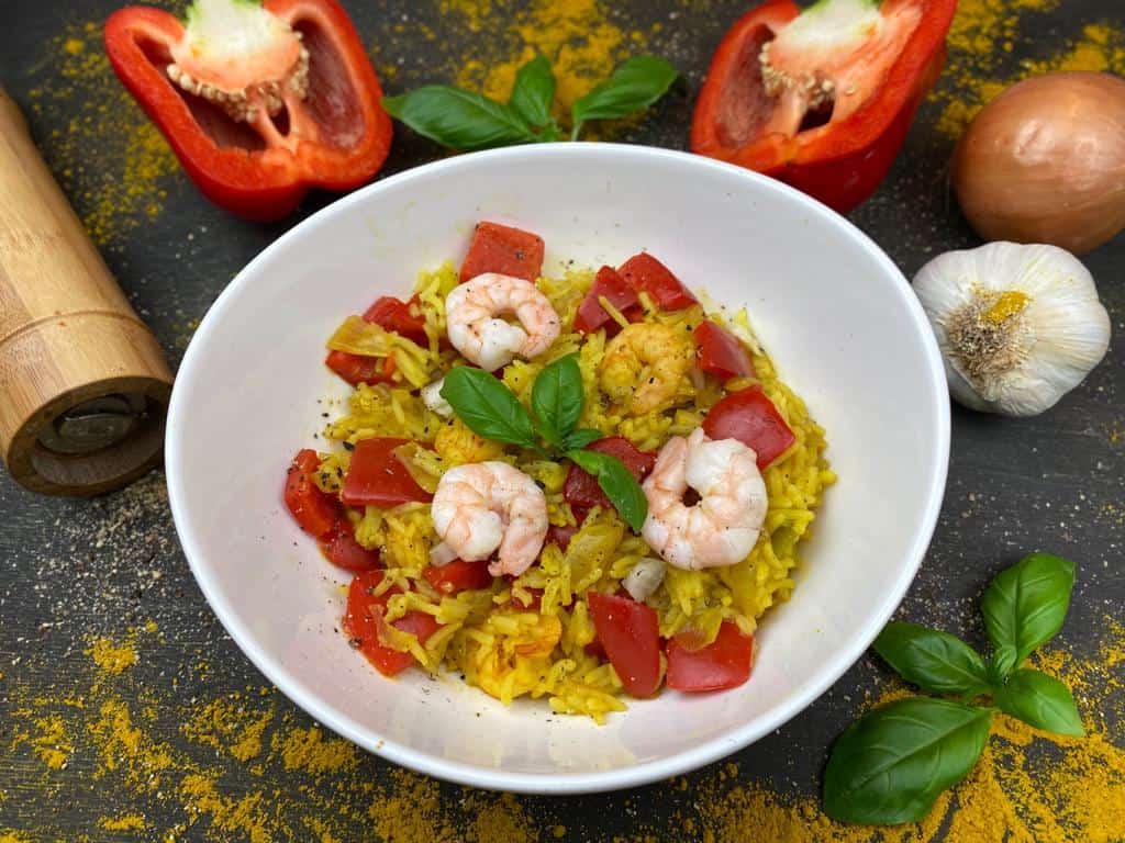 Reis mit Garnelen und Paprika