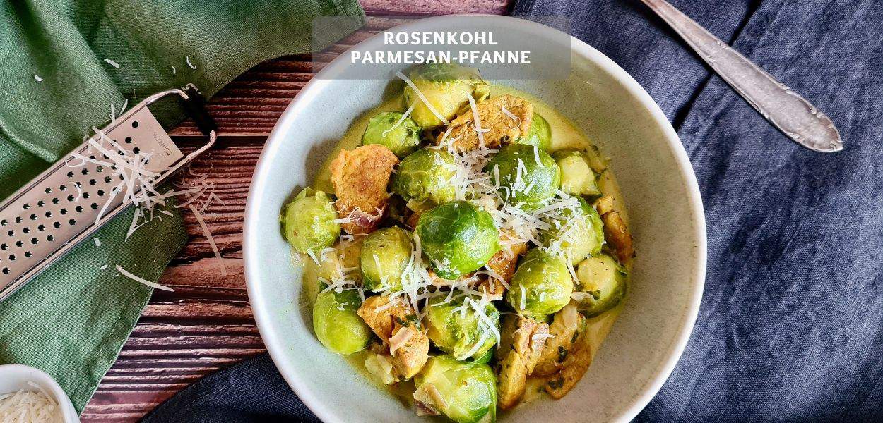 Rosenkohl-Parmesan-Pfanne mit Puten-Schaschlik