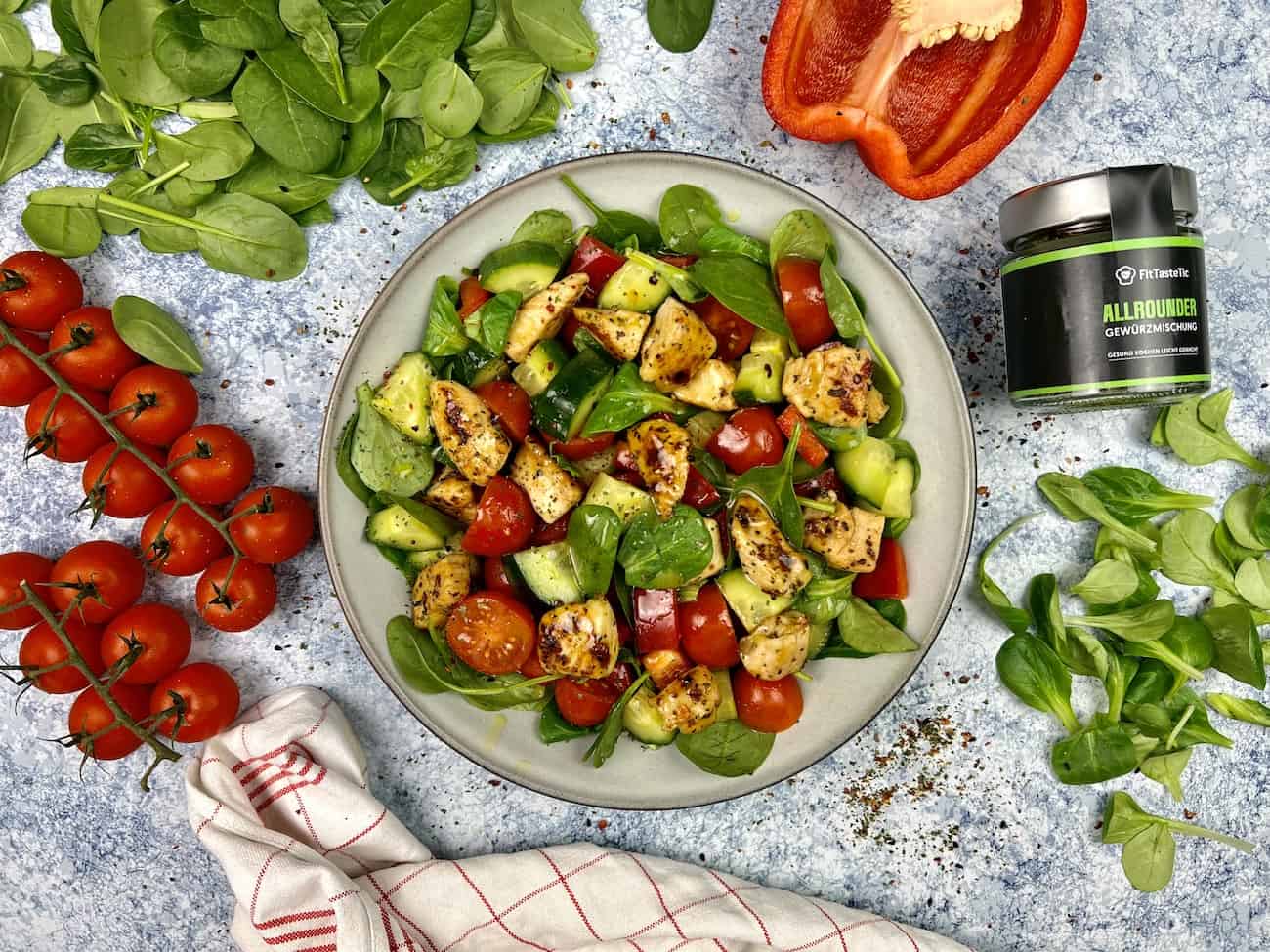 Salat mit Hähnchen und Honig-Senf-Dressing