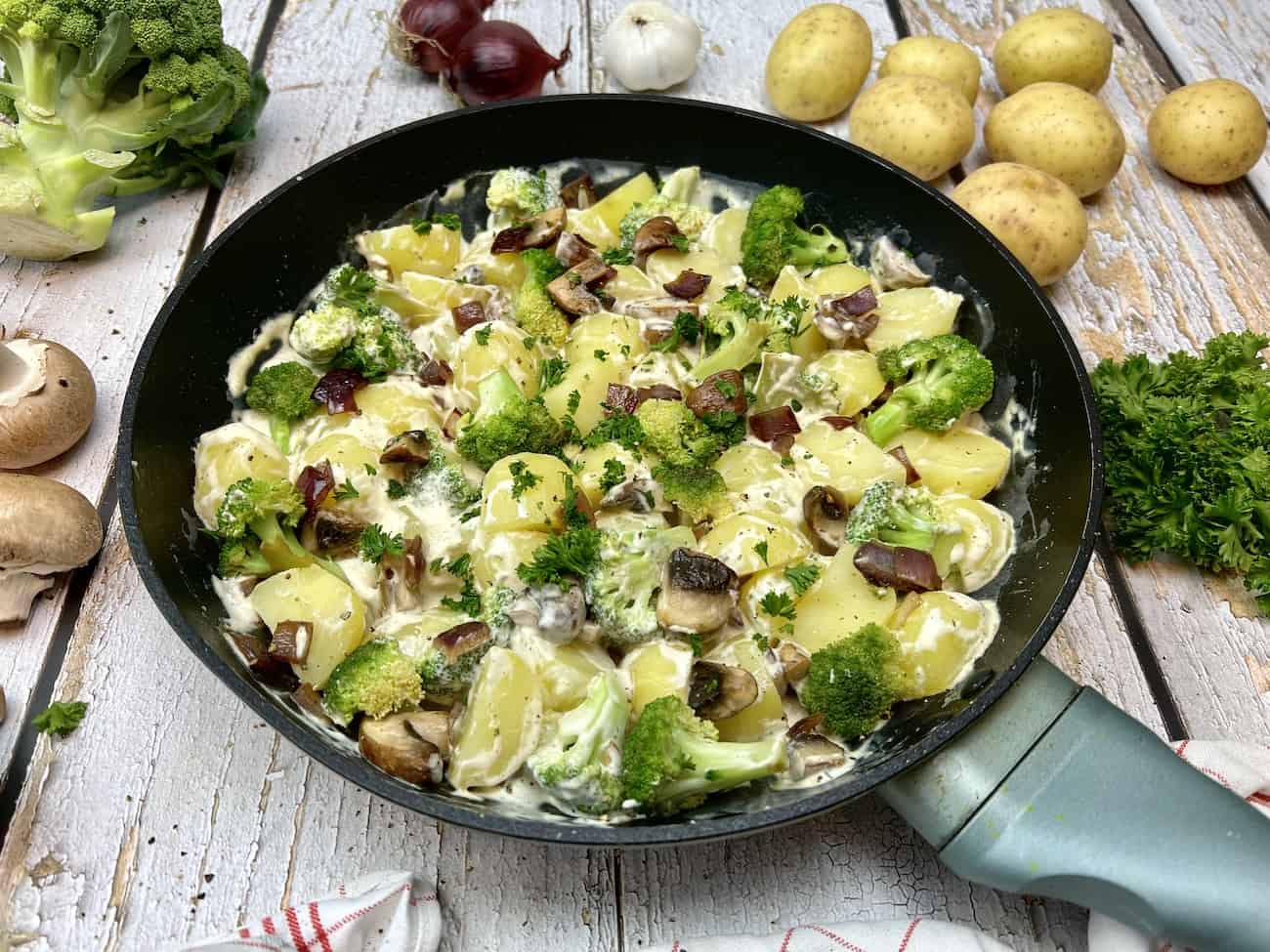 Schnelle Brokkoli-Kartoffel Pfanne