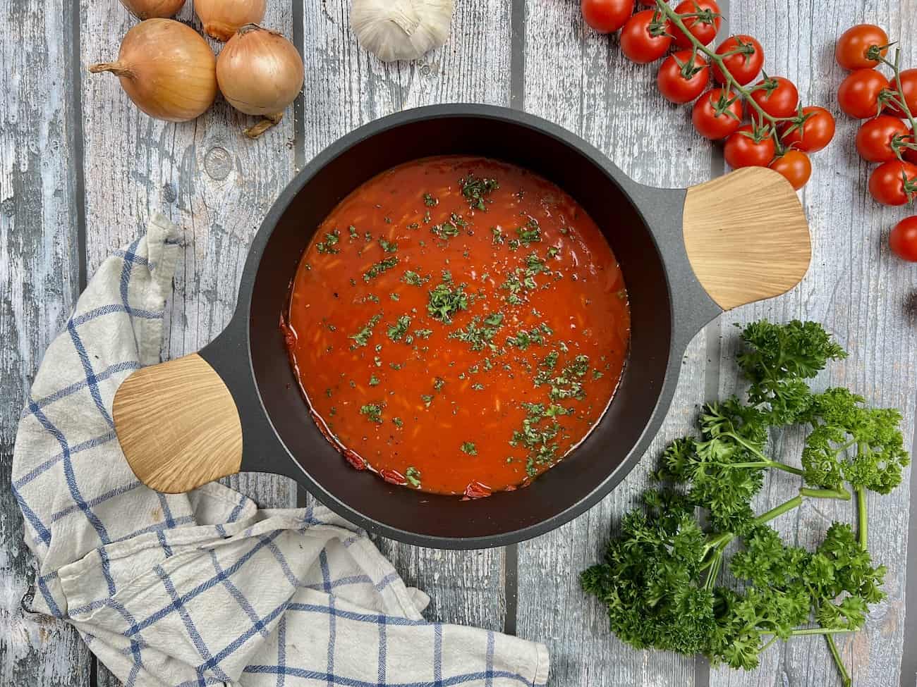 Schnelle und gesunde Tomatensuppe mit Reis Schnelle und gesunde Tomatensuppe mit Reis