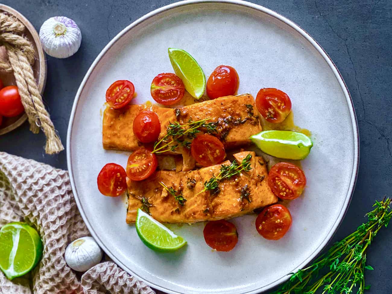 Schneller Ofenlachs mit Kirschtomaten Schneller Ofenlachs mit Kirschtomaten