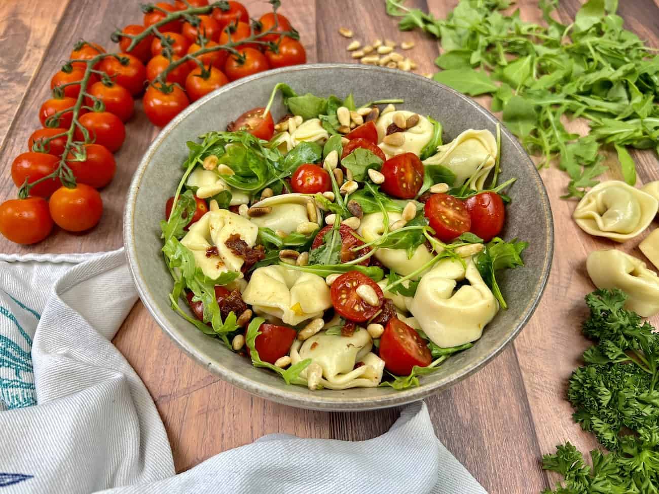 Schneller Tortellini-Rucola Salat