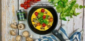 Schnelles Omelett mit Champignons und Tomaten