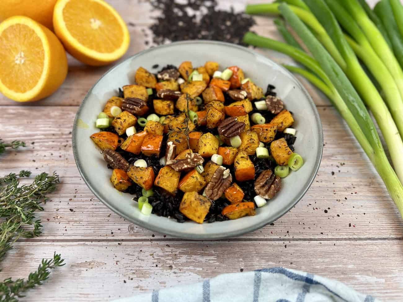 Schwarzer Reis mit Kürbis und Frühlingszwiebeln