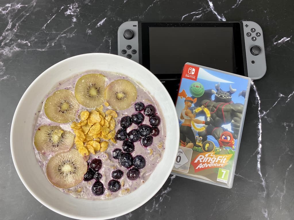 Smoothie Bowl mit Nintendo Switch und Ring Fit Adventure