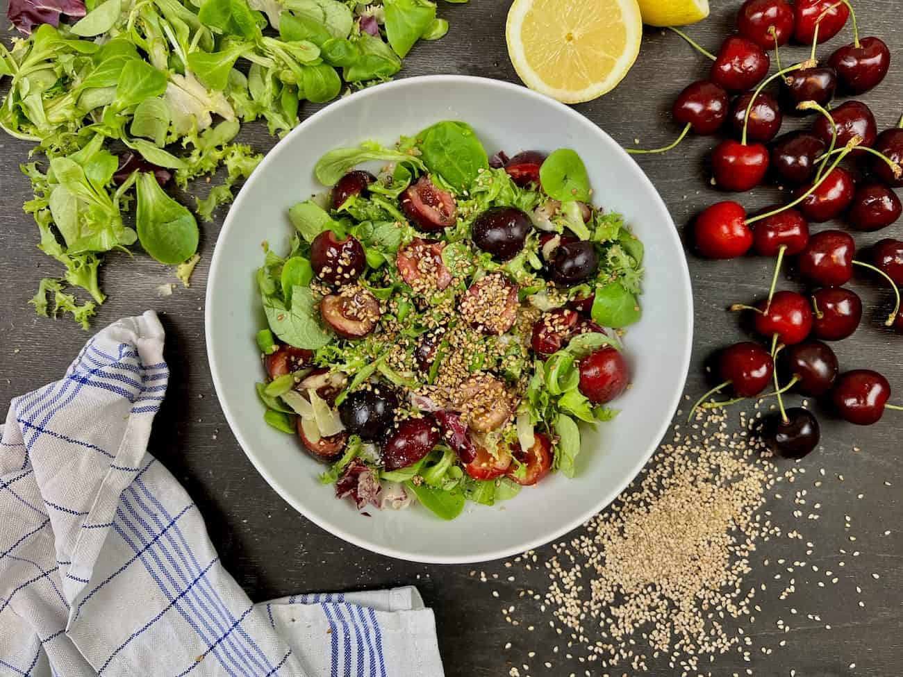 Sommersalat mit Kirschen