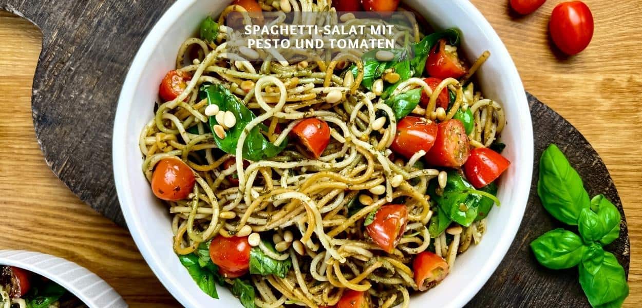 Schneller Spaghetti-Salat mit Pesto und Tomaten