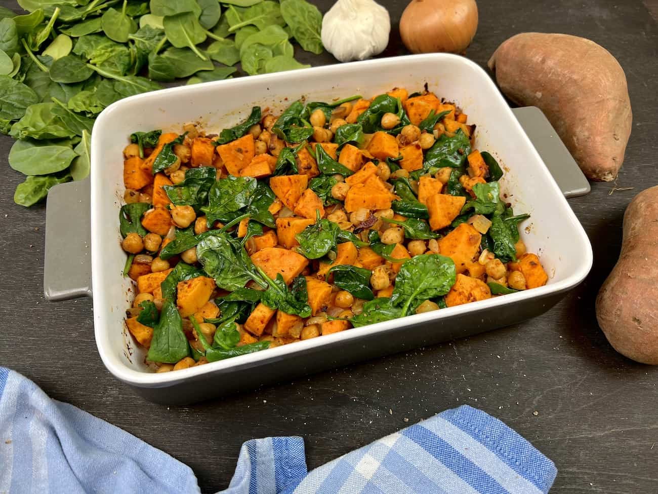 Suesskaroffel Kicherbsen Curry aus dem Ofen Süßkaroffel-Kicherbsen-Curry aus dem Ofen