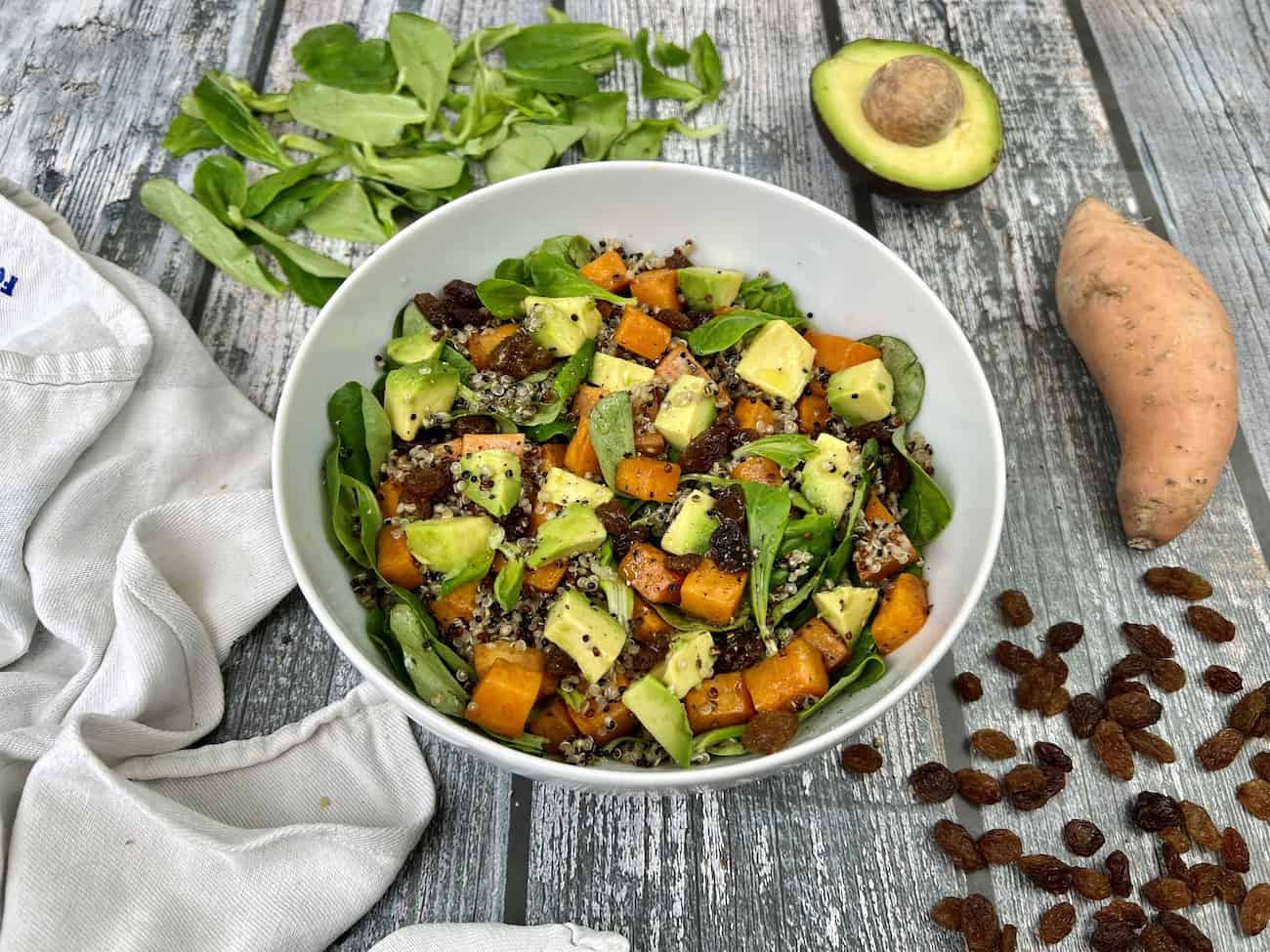 Süßkartoffel-Salat mit Avocado