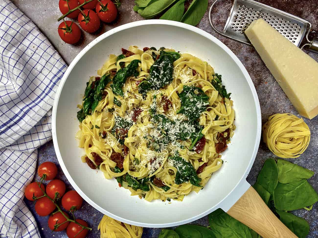 Tagliatelle mit Salbei