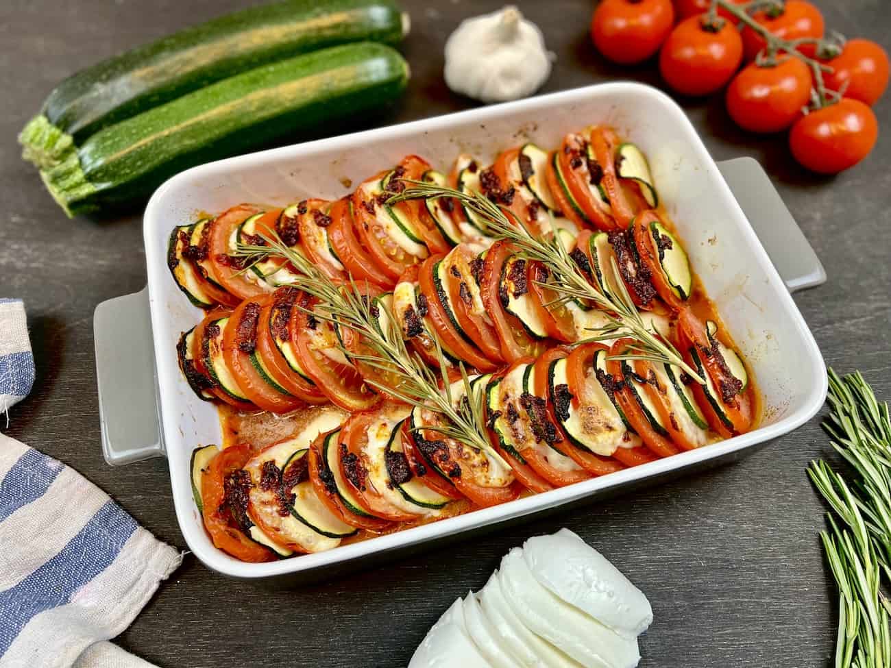 Tomaten Zucchini Auflauf mit Mozzarella