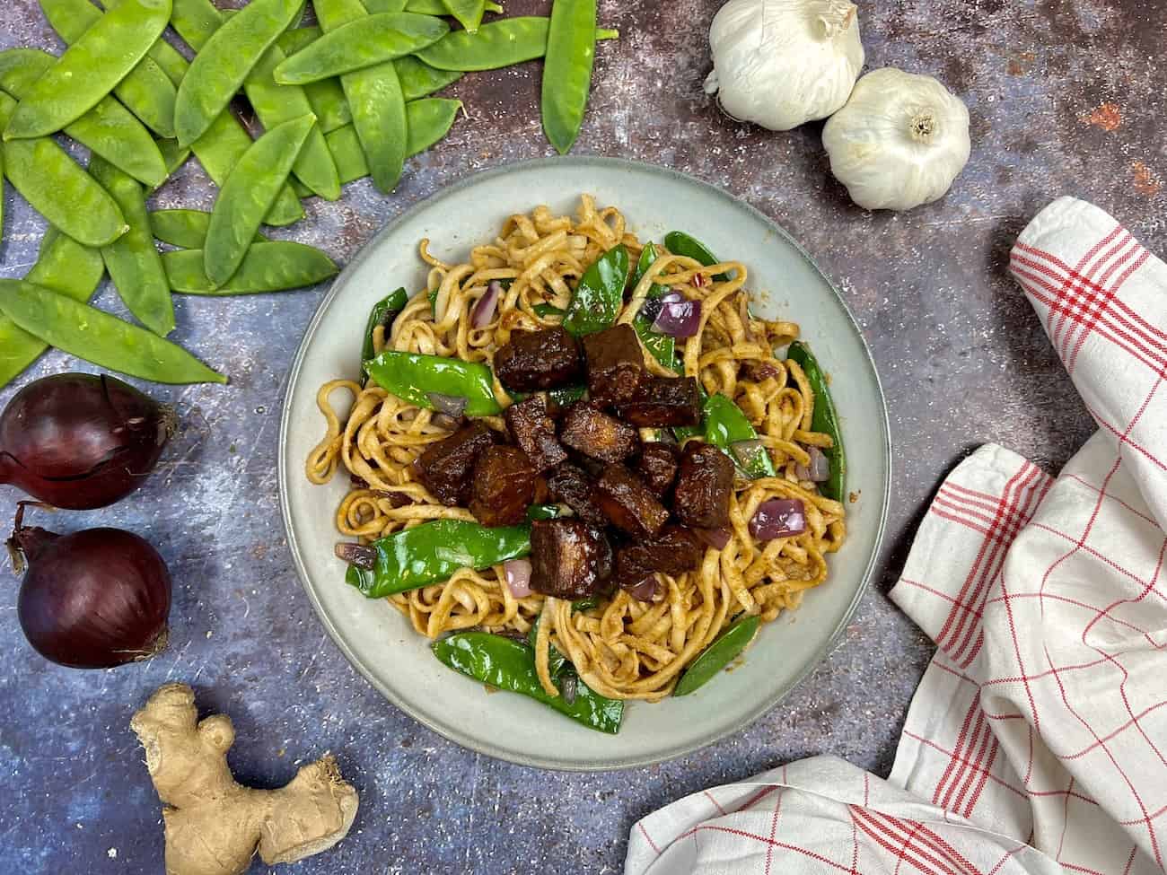 Udon Nudeln mit Erdnuss Sauce Udon Nudeln mit Erdnuss-Sauce