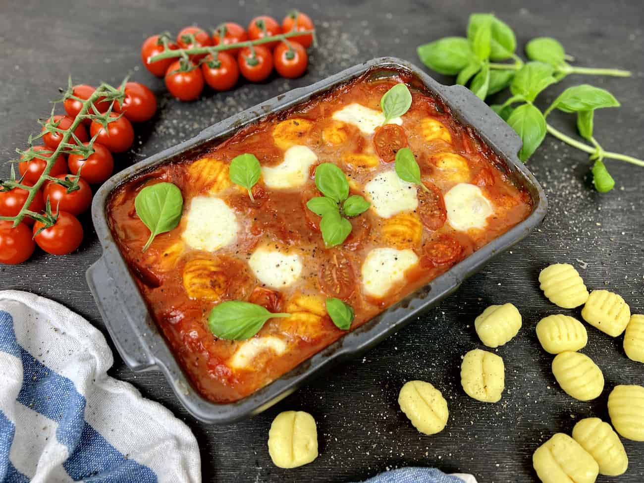 Vegetarischer Gnocchi Auflauf in Tomatensauce Vegetarischer Gnocchi-Auflauf in Tomatensauce