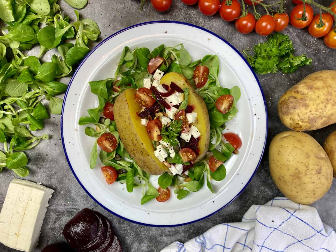 Vegetarischer Kumpir mit Rote Bete und Feta Vegetarischer Kumpir mit Rote Bete und Feta