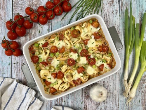 Vegetarischer Tortellini Auflauf mit Tomaten
