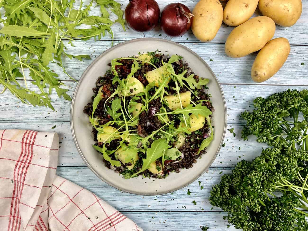 Warmer Kartoffelsalat mit Linsen