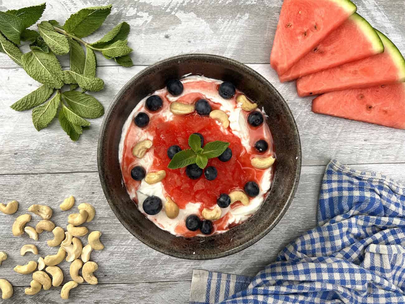 Wassermelonen-Quark mit Blaubeeren