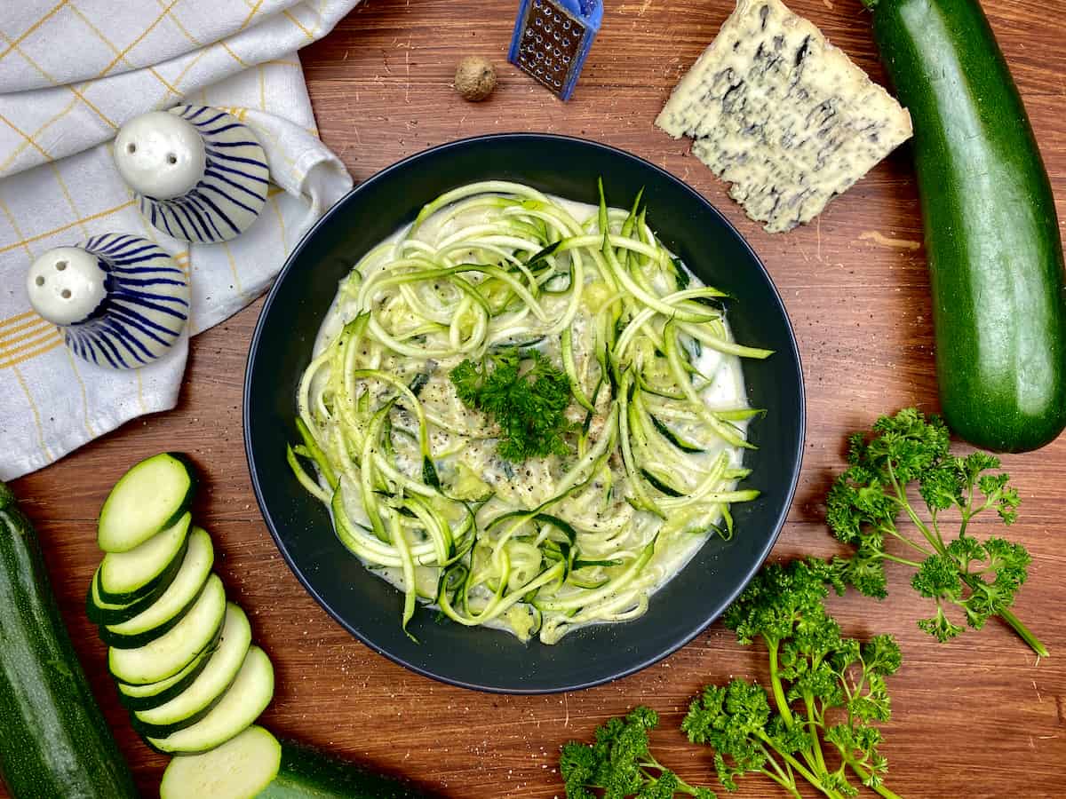 Zoodles mit Gorgonzola Sosse Zoodles mit Gorgonzola Soße
